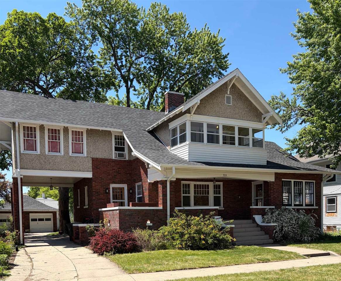 733 Hastings Avenue - Photo 1