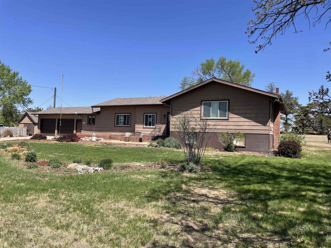 611 Moose Street - Photo 1