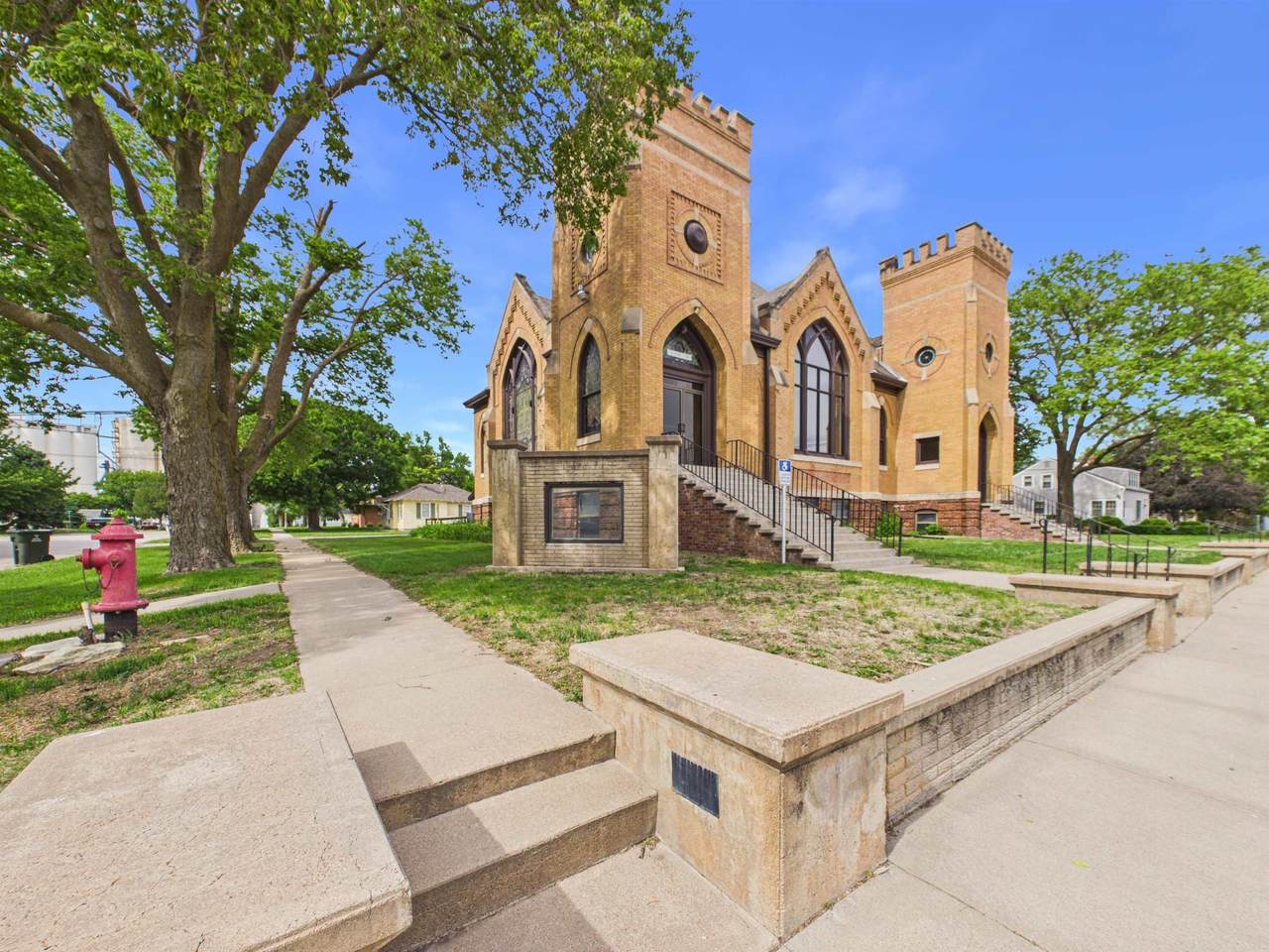 220 6th Street - Photo 1