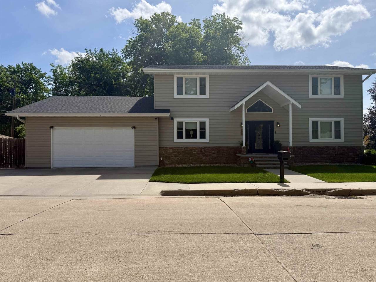 802 Oswego Avenue - Photo 1