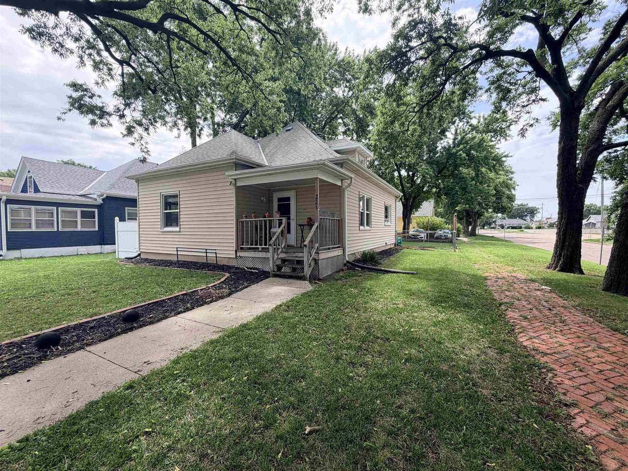 221 7th Street - Photo 1