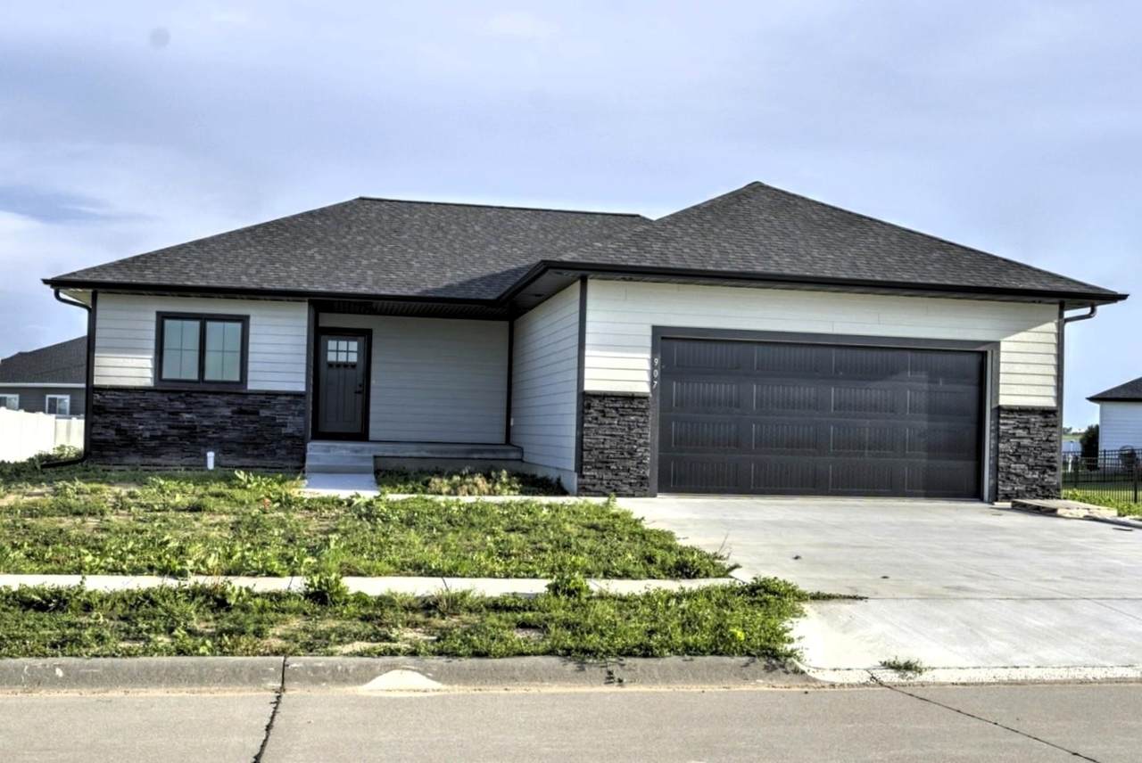907 69th Street - Photo 1