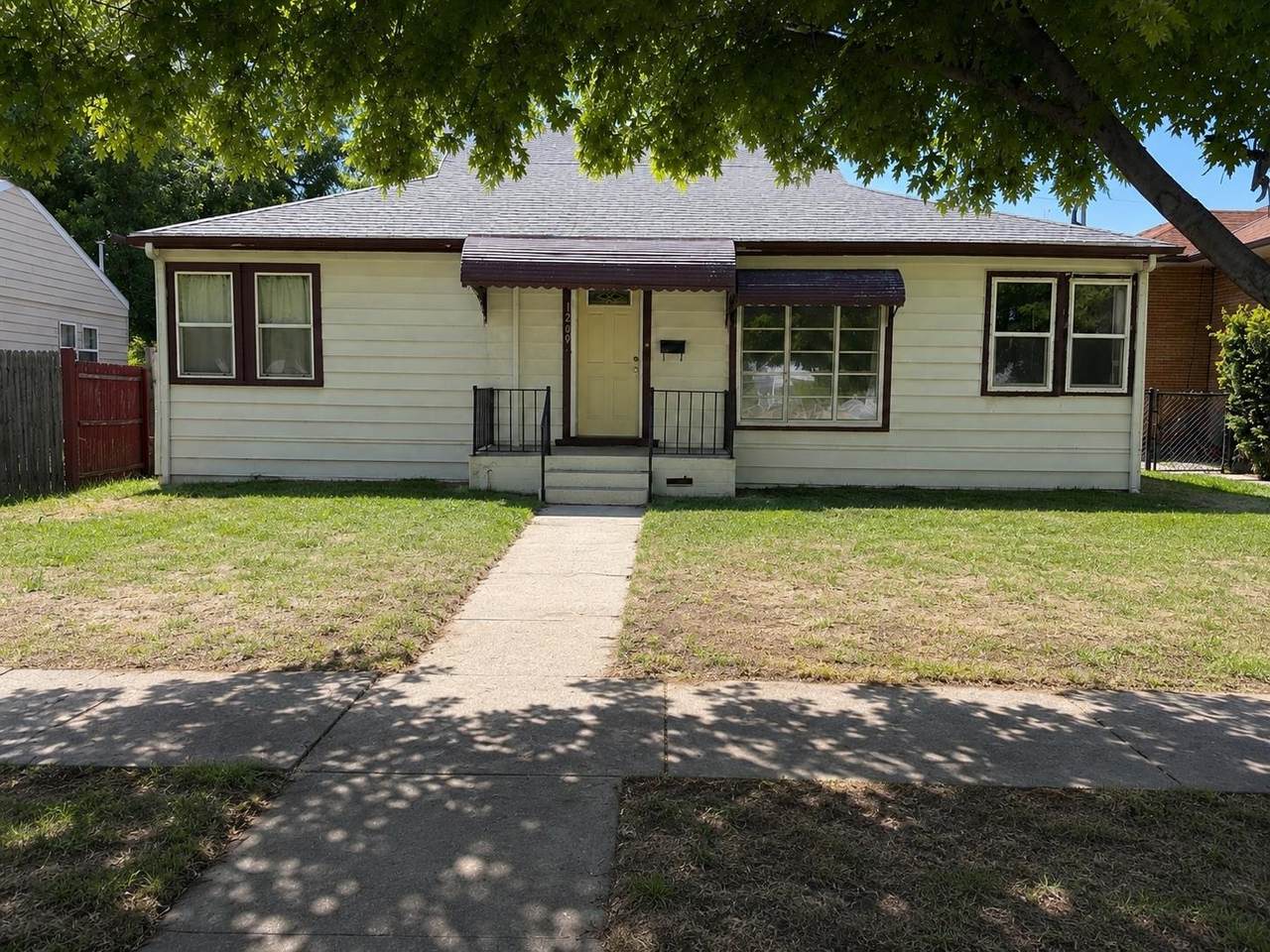 1209 N Jefferson Street - Photo 1
