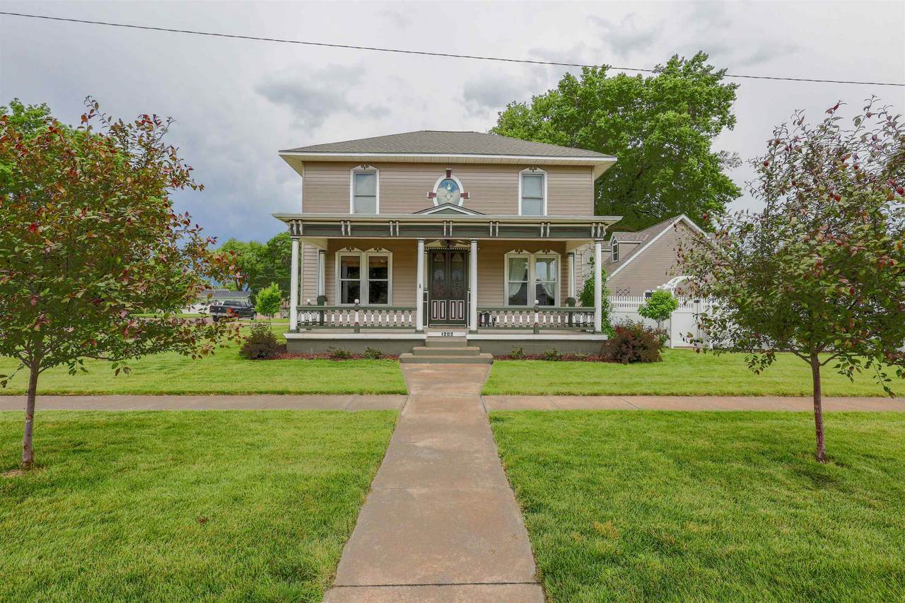 1202 Main Street - Photo 1
