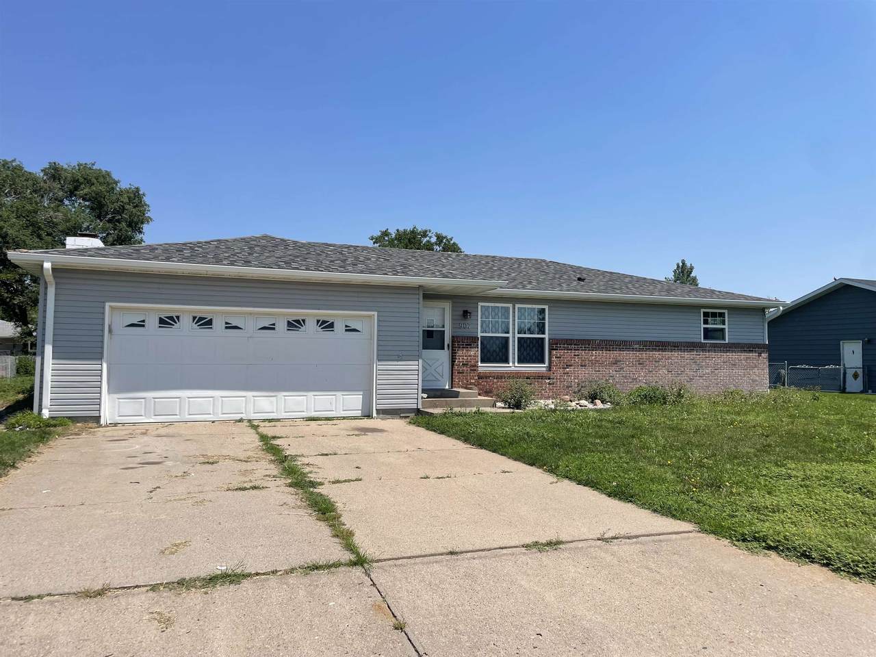 907 15th Street - Photo 1