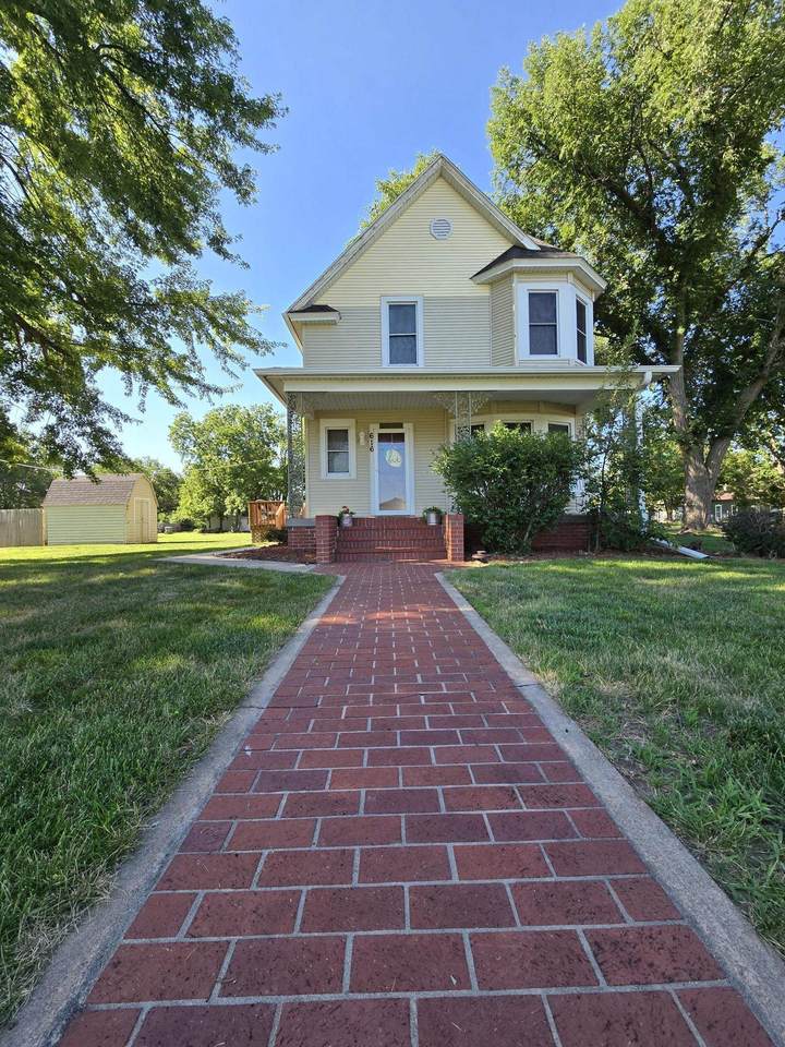 616 4th Street - Photo 1
