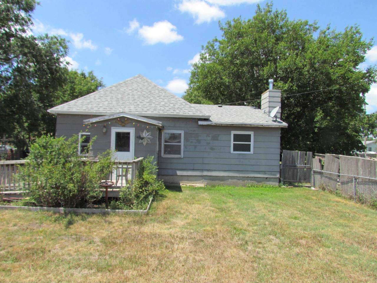 1608 Ave L - Photo 1