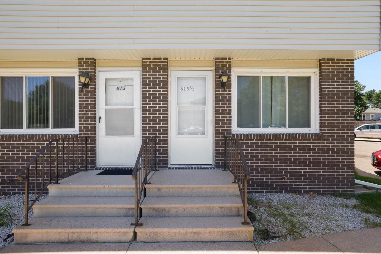 613 1/2 Thomas Drive - Photo 1