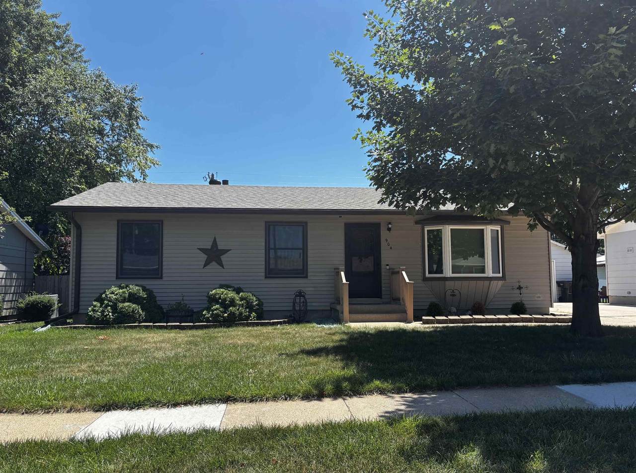 904 4th Street - Photo 1