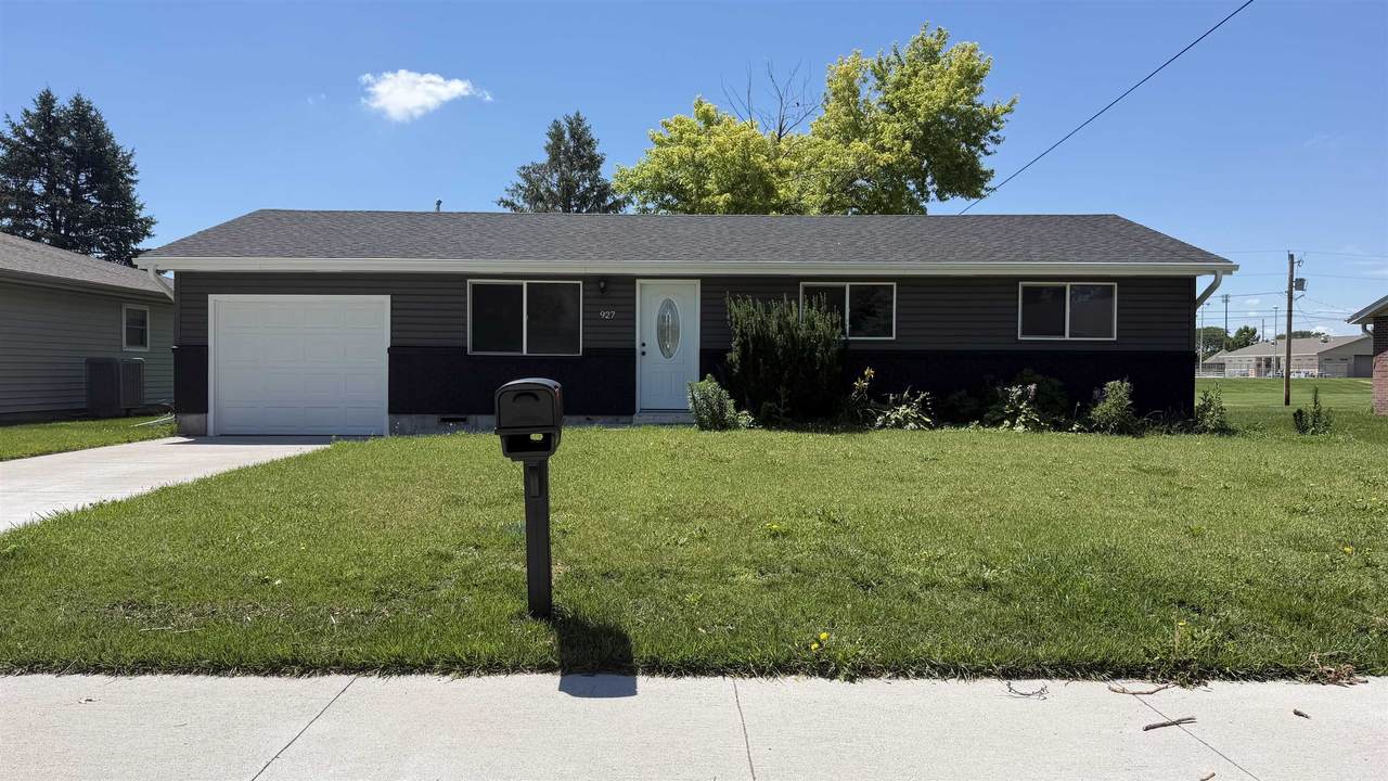 927 16th Street - Photo 1