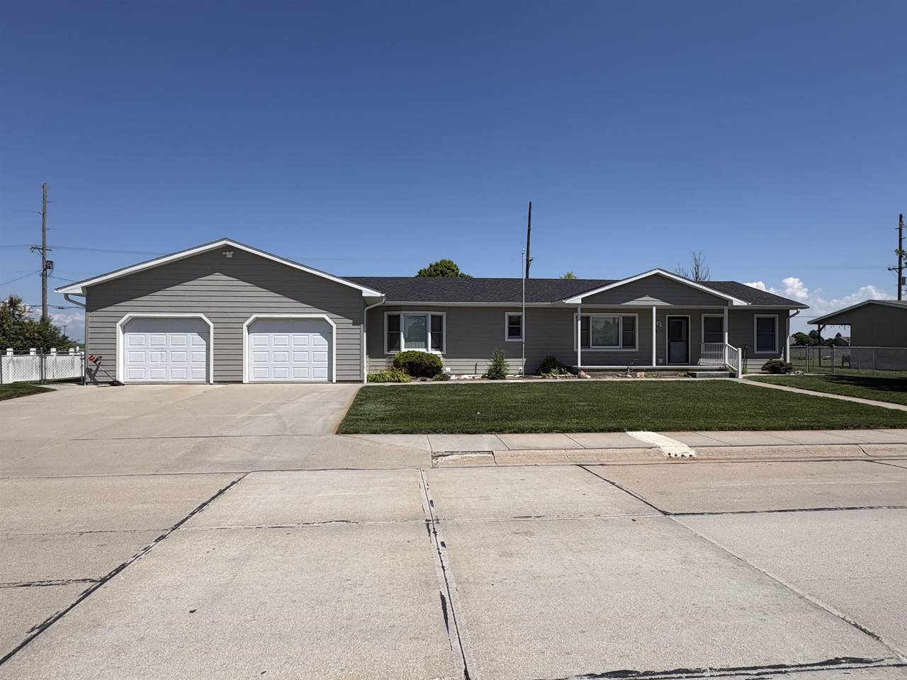 618 19th Street - Photo 1