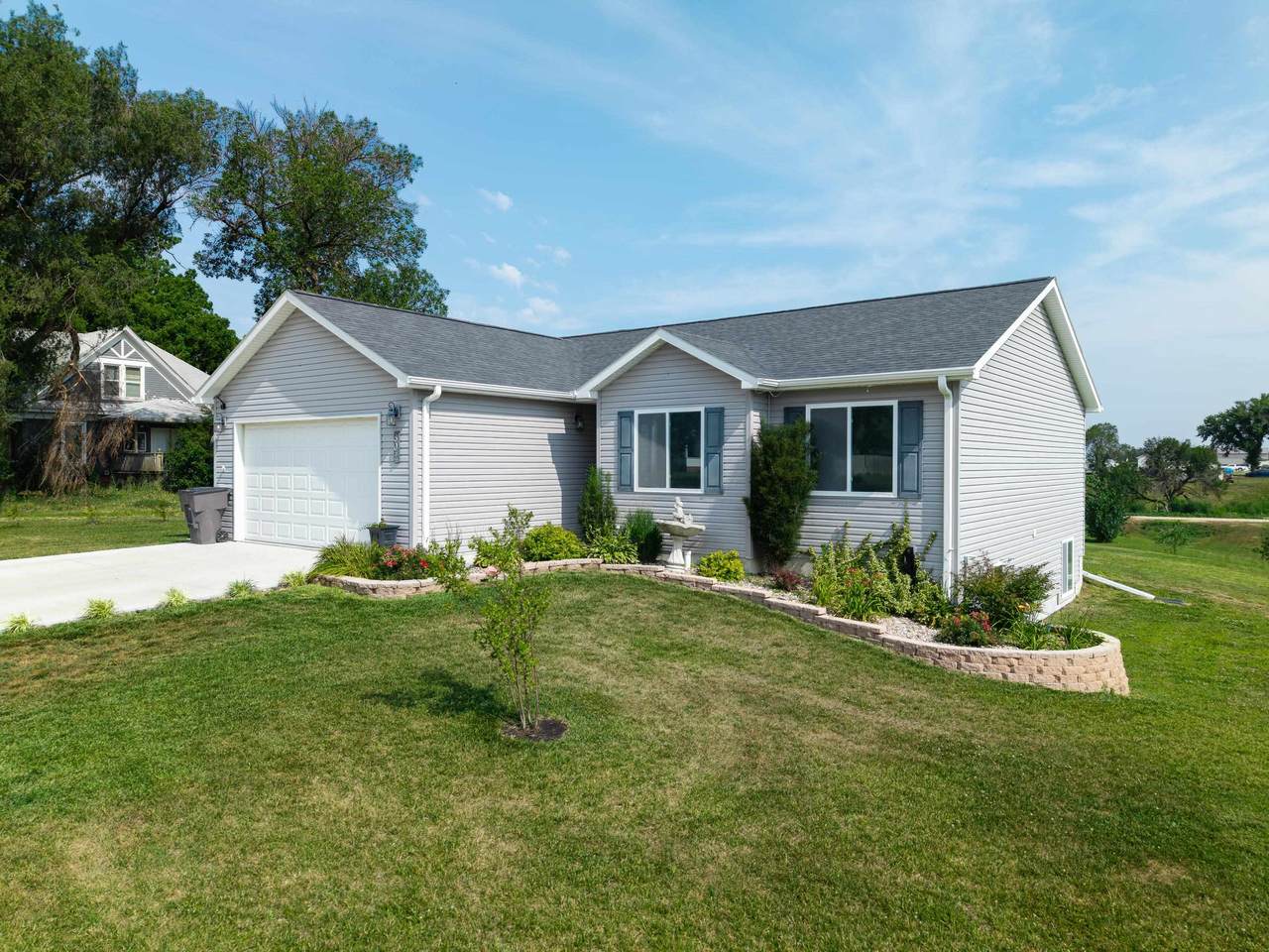 802 Saline St - Photo 1