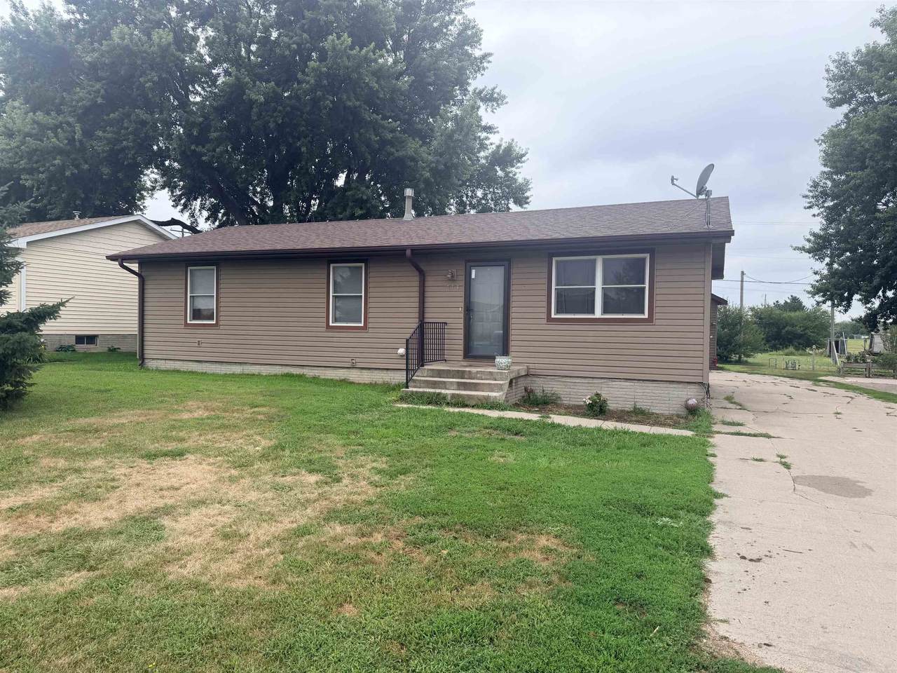 113 Republican Avenue - Photo 1