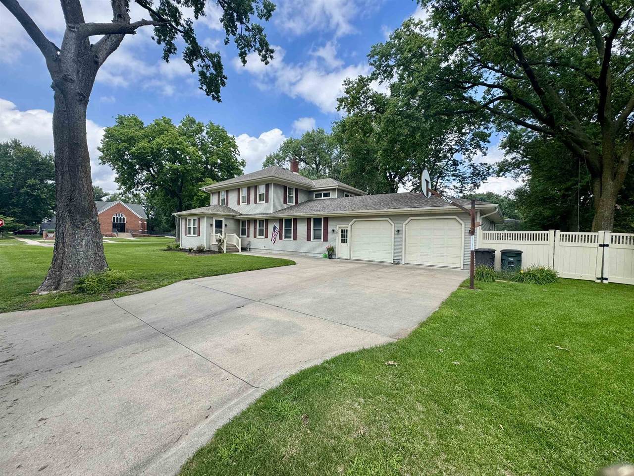 202 9th Street - Photo 1