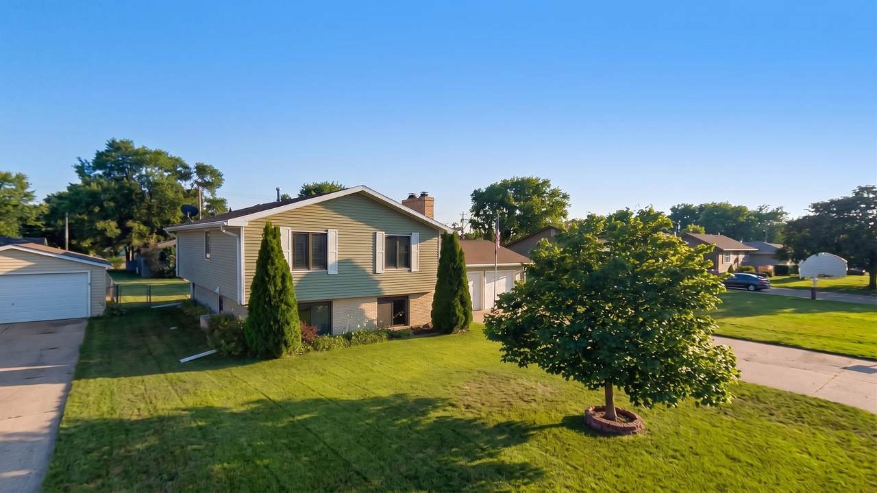 938 11th Street - Photo 1