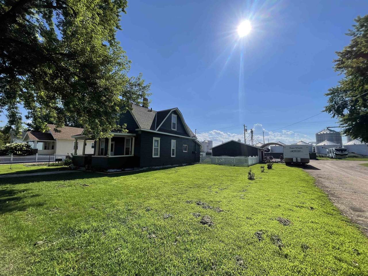 1320 Ave A - Photo 1