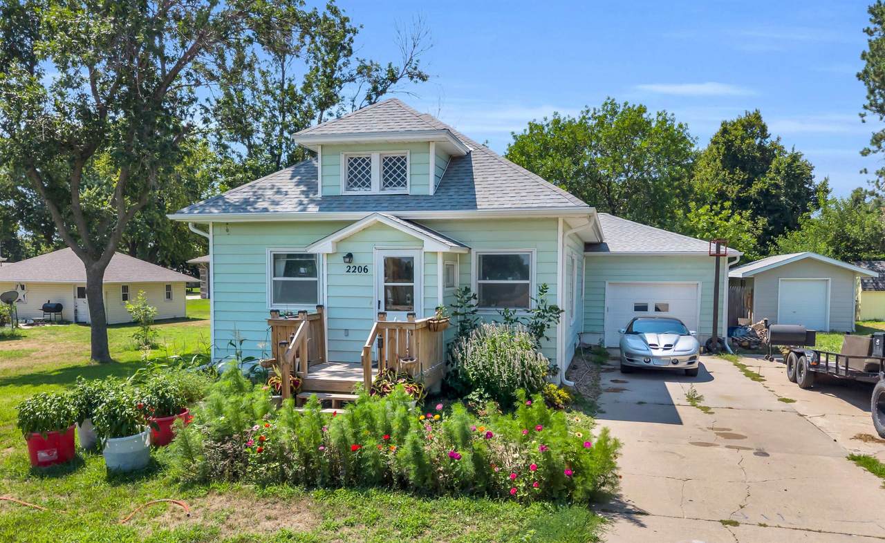 2206 30th Ave - Photo 1