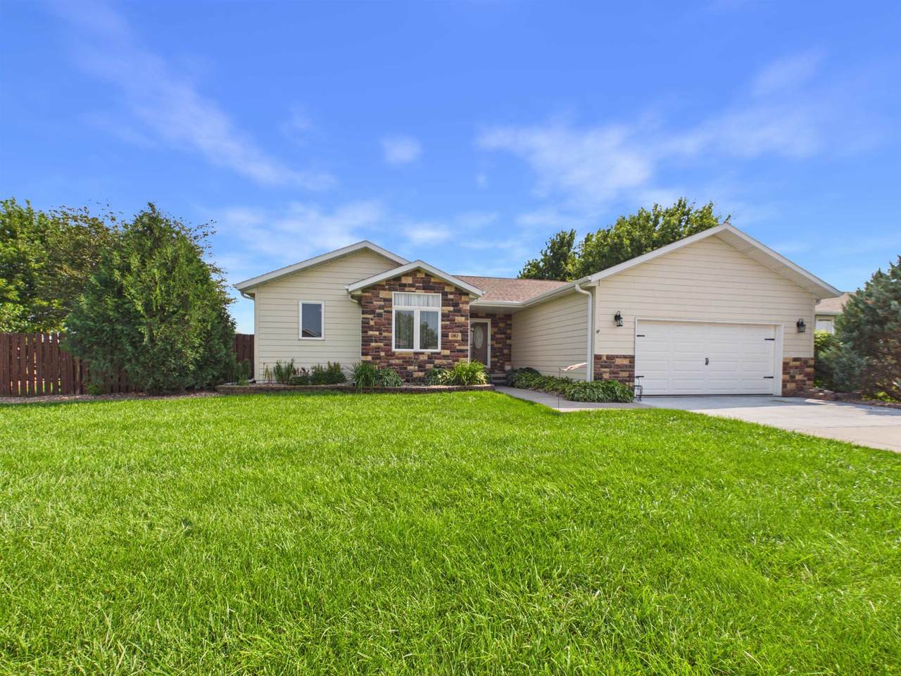 1383 Evergreen Street - Photo 1