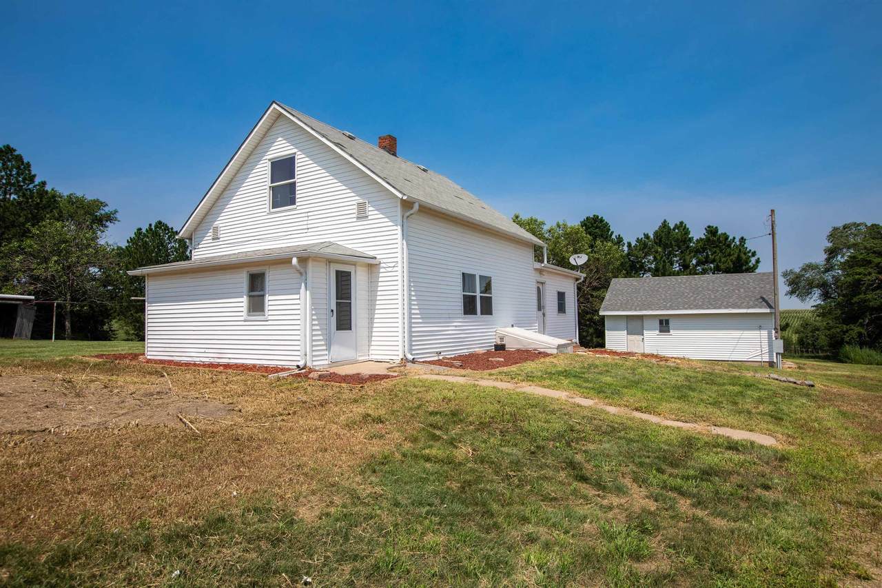 1136 T Road - Photo 1
