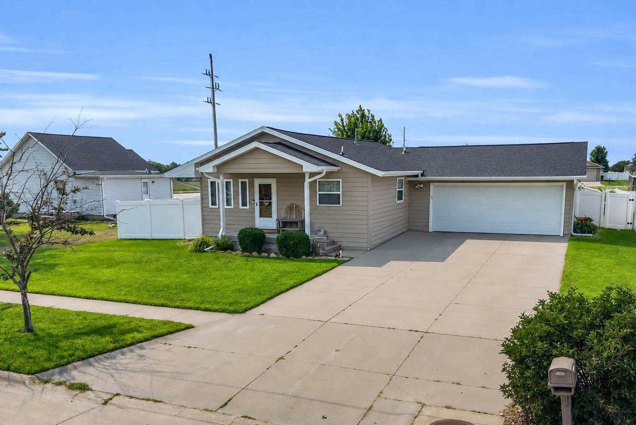1105 16th Street - Photo 1