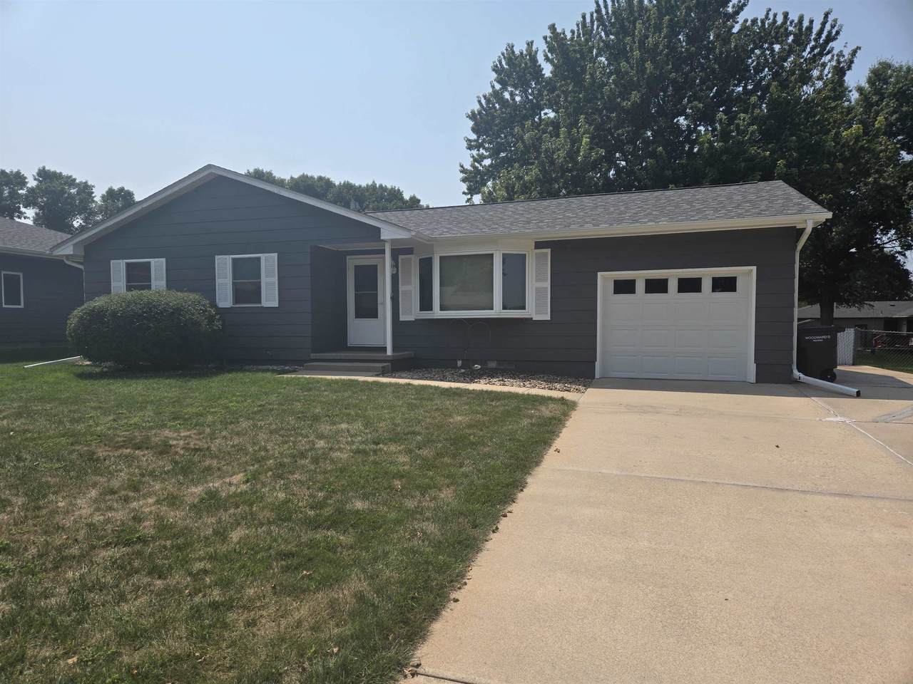 1009 Brentwood Avenue - Photo 1
