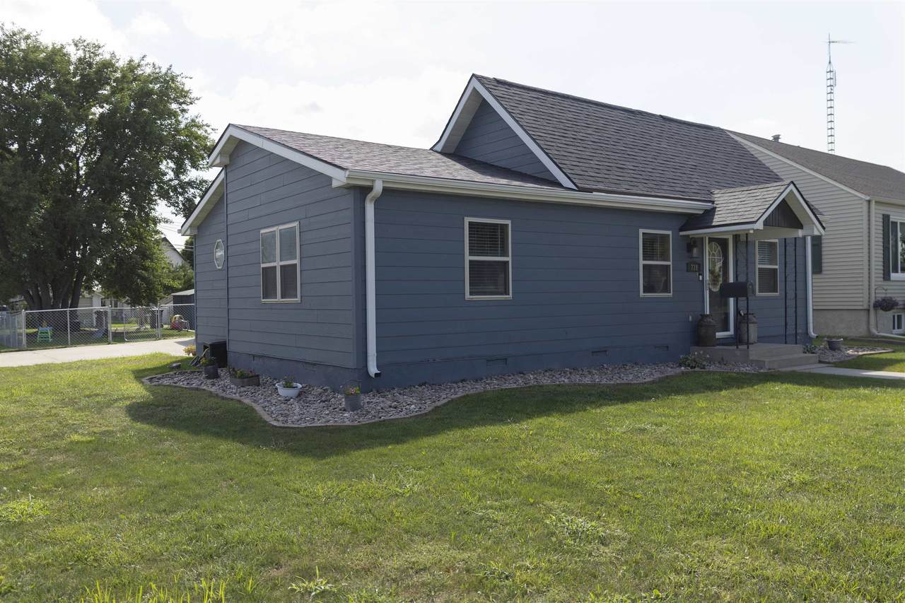 719 11th Street - Photo 1