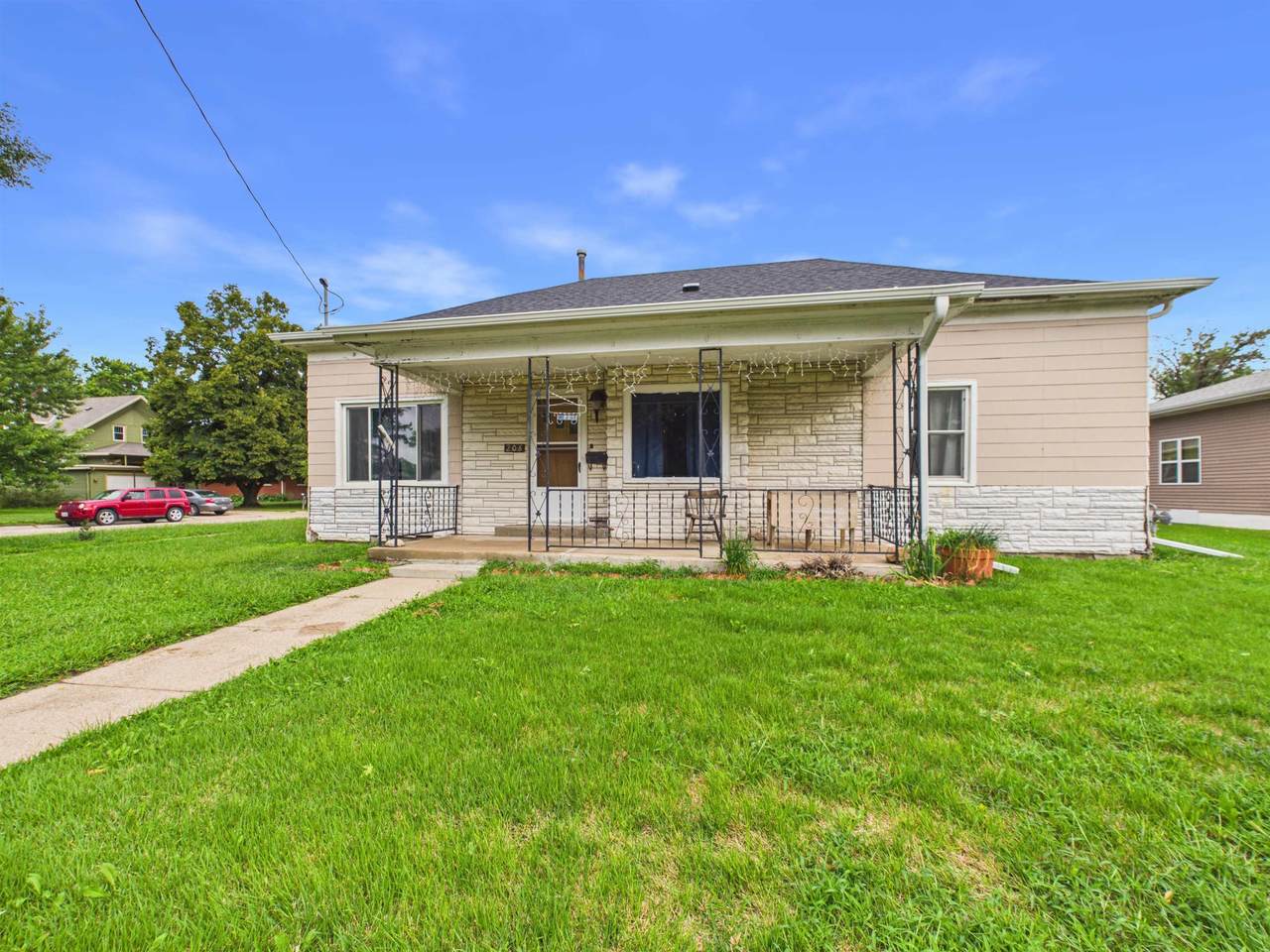 206 1st Street - Photo 1