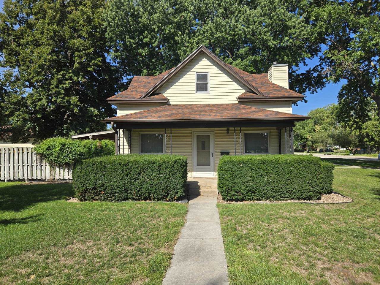 208 Lincoln Avenue - Photo 1