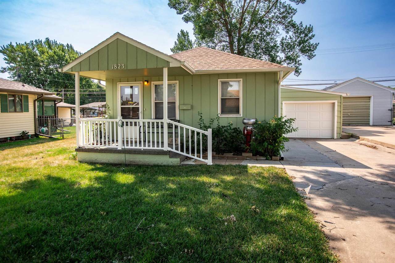 1823 Bateman Street - Photo 1