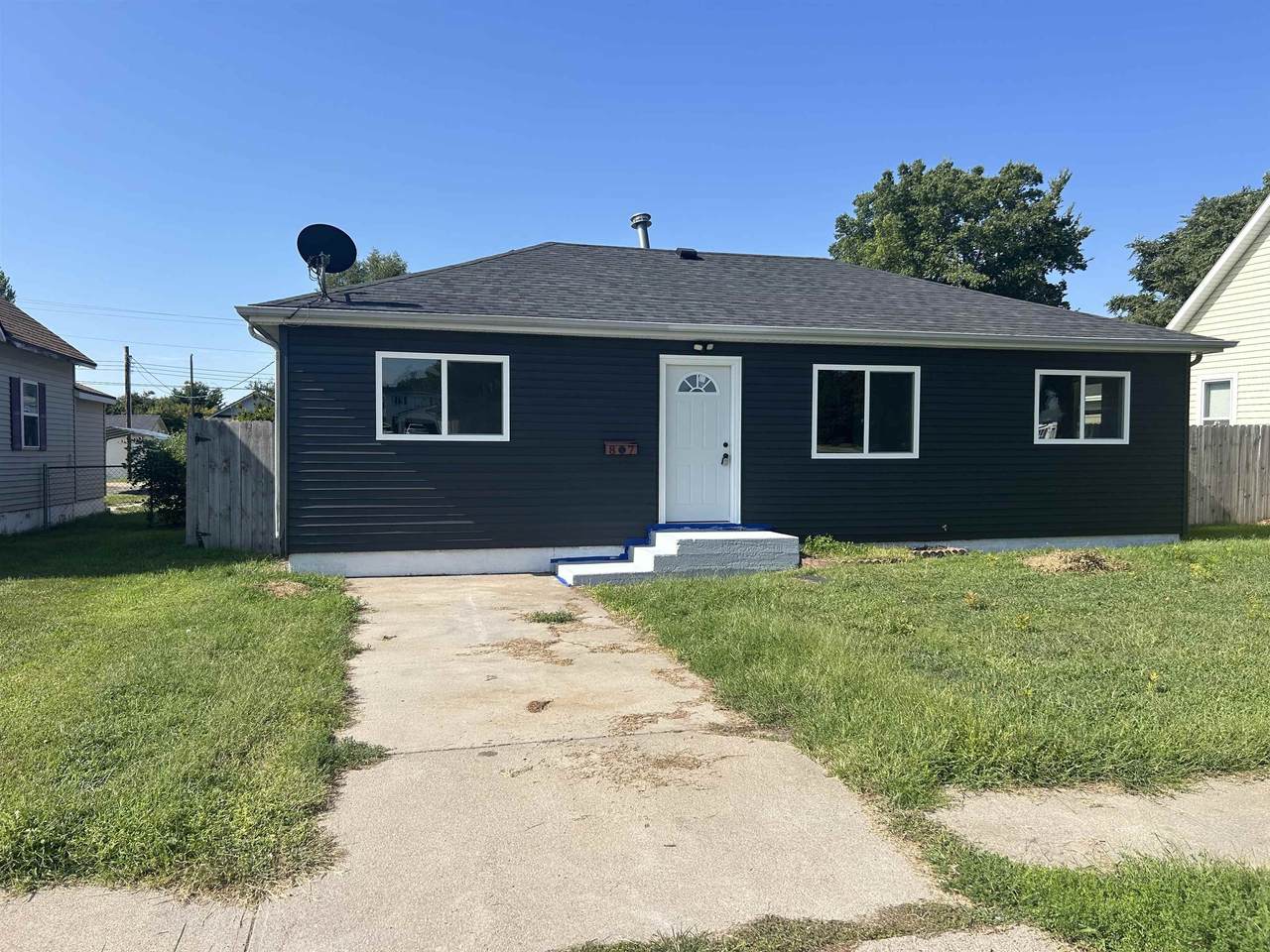 807 Washington Street - Photo 1