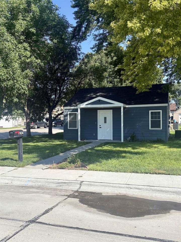 904 17th Street - Photo 1