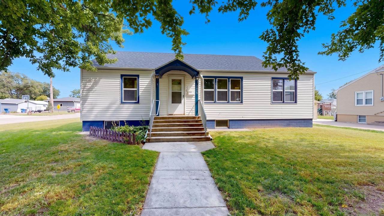 1719 B Avenue - Photo 1