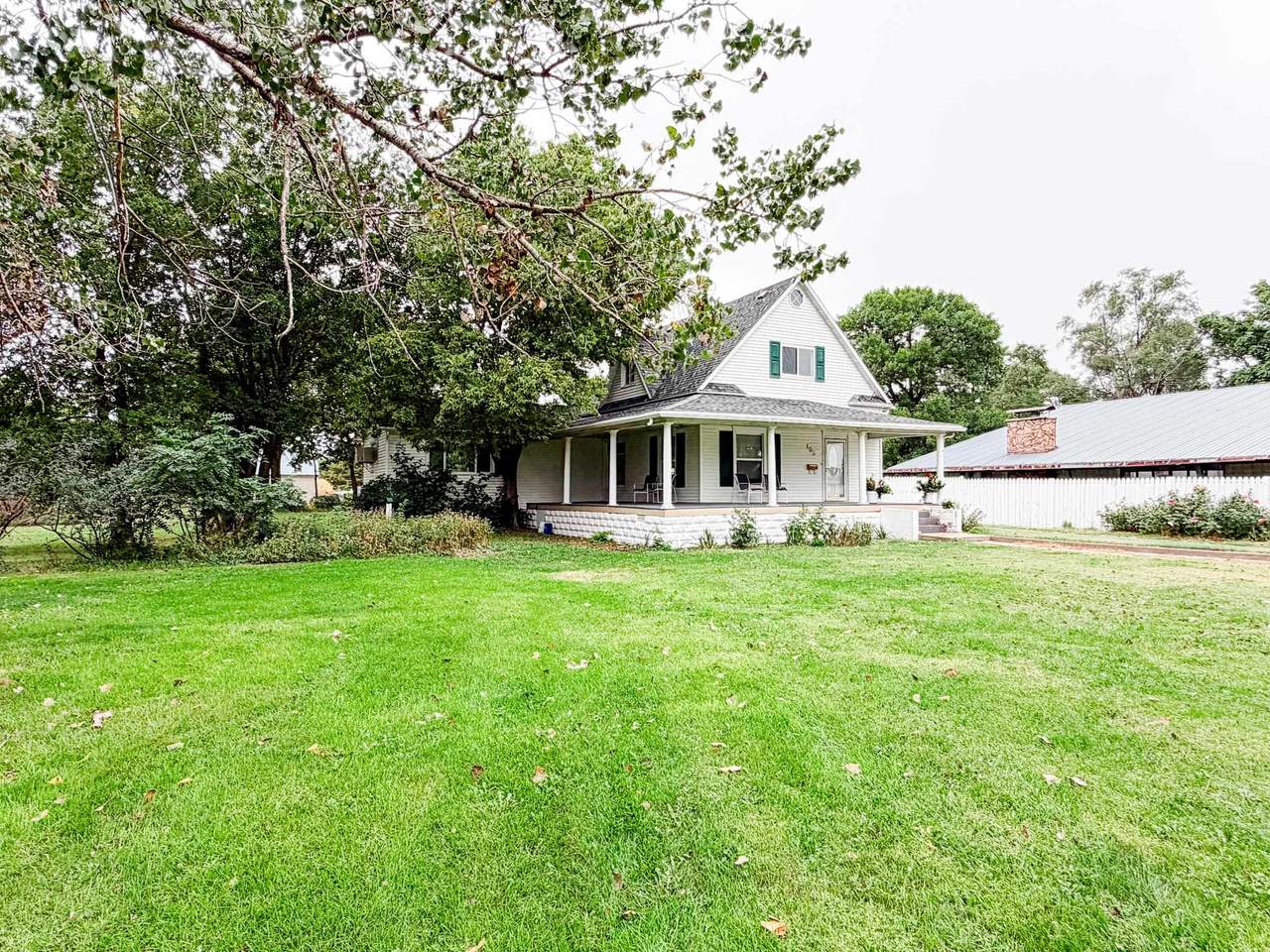 106 Smith Avenue - Photo 1