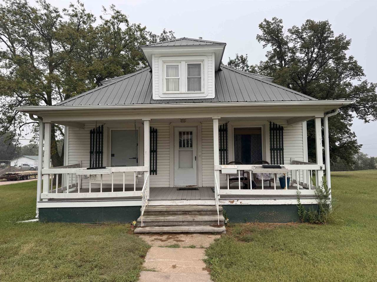 112 Center Street - Photo 1