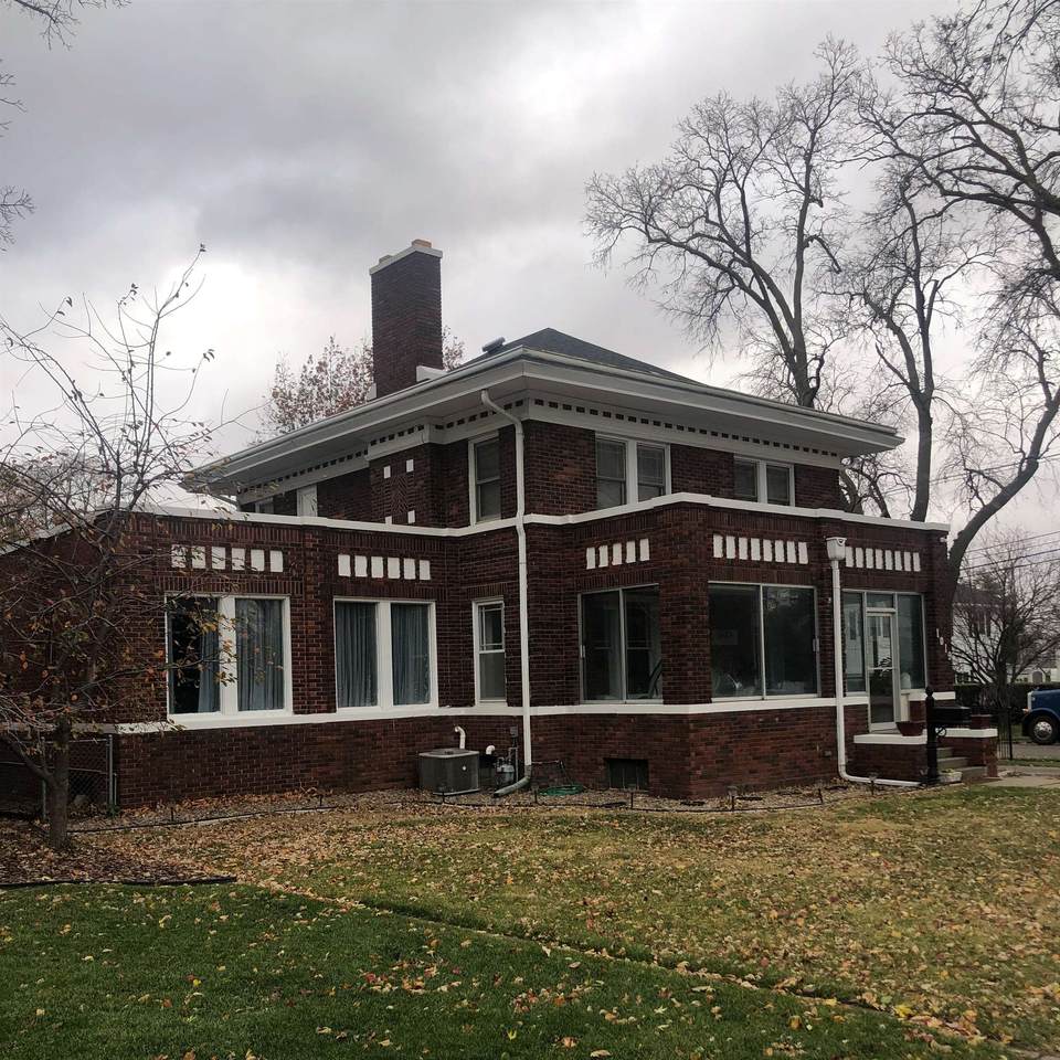 1019 Burlington Avenue - Photo 1