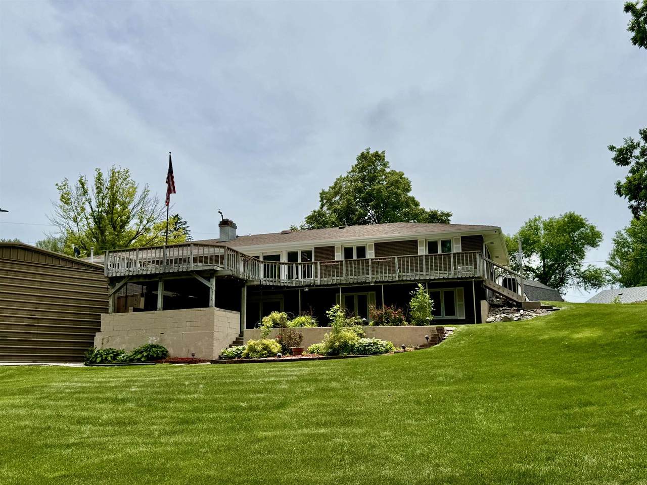 105 Shore Drive - Photo 1