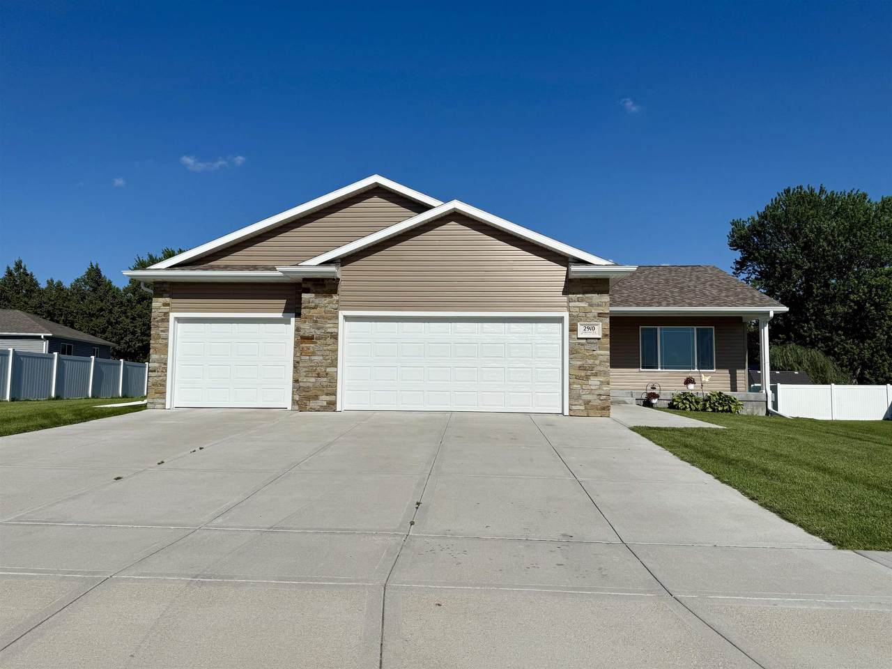 2910 Lakeview Avenue - Photo 1
