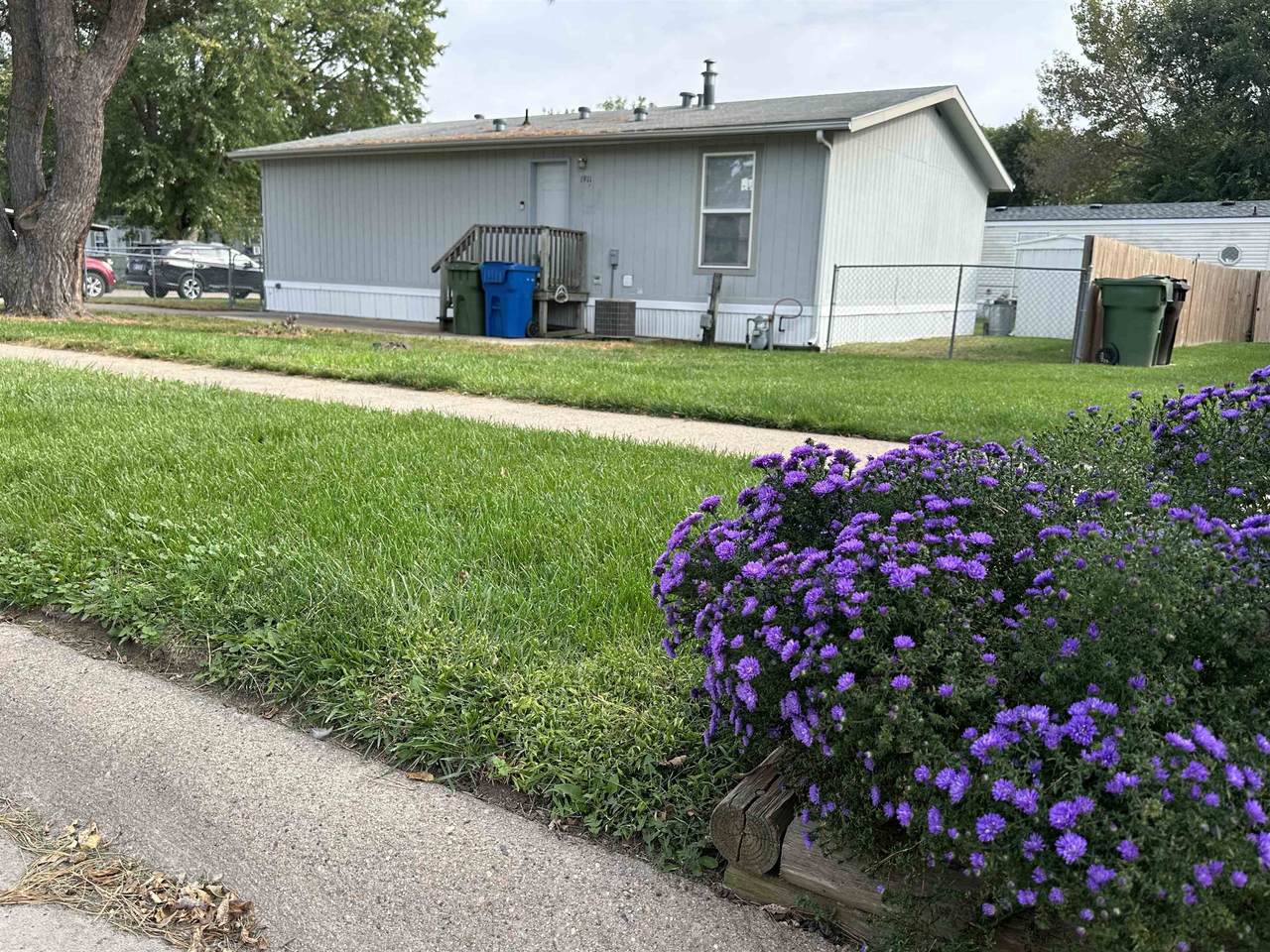 1911 34th Street - Photo 1