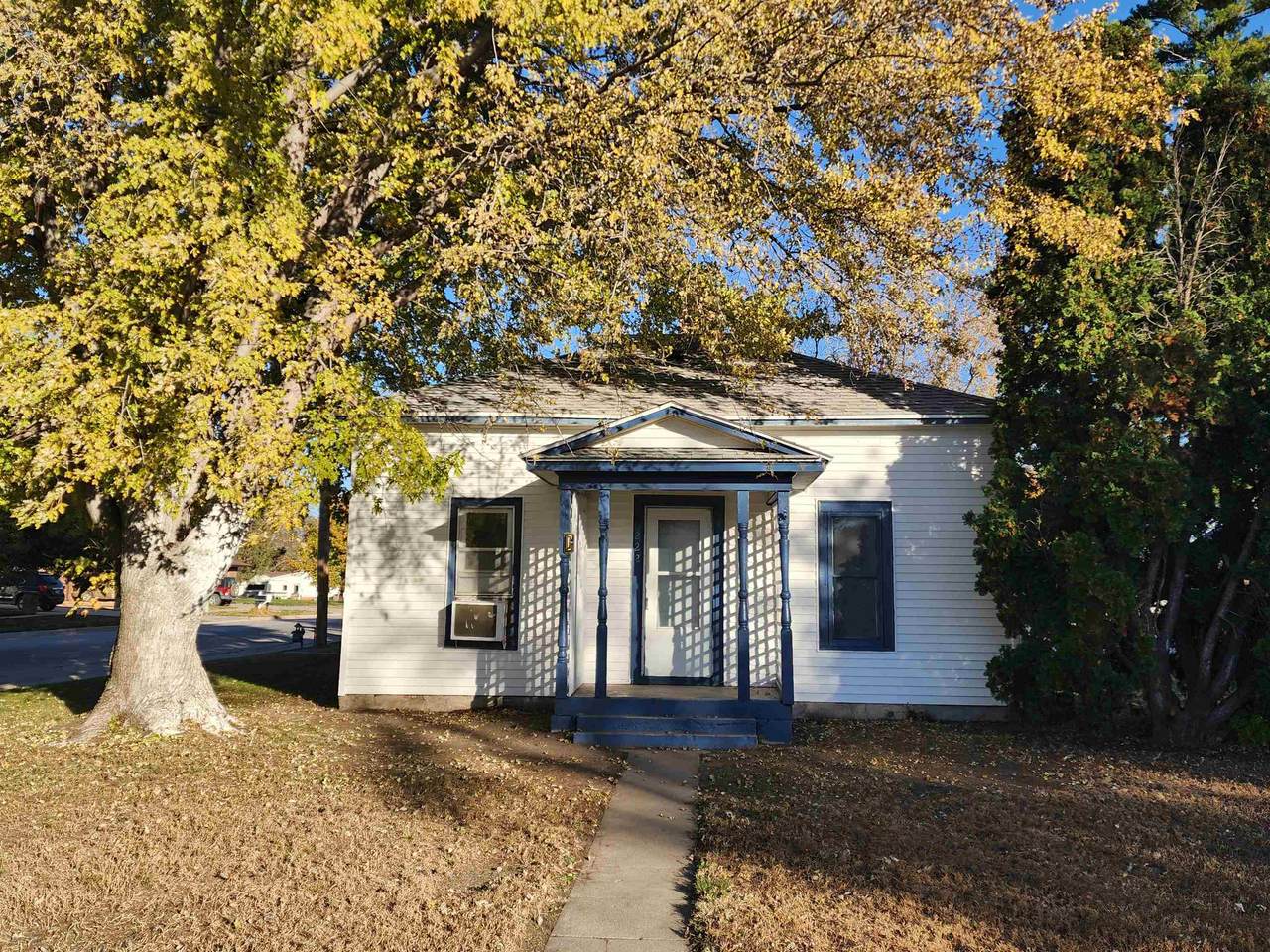 222 Kelsey Avenue - Photo 1