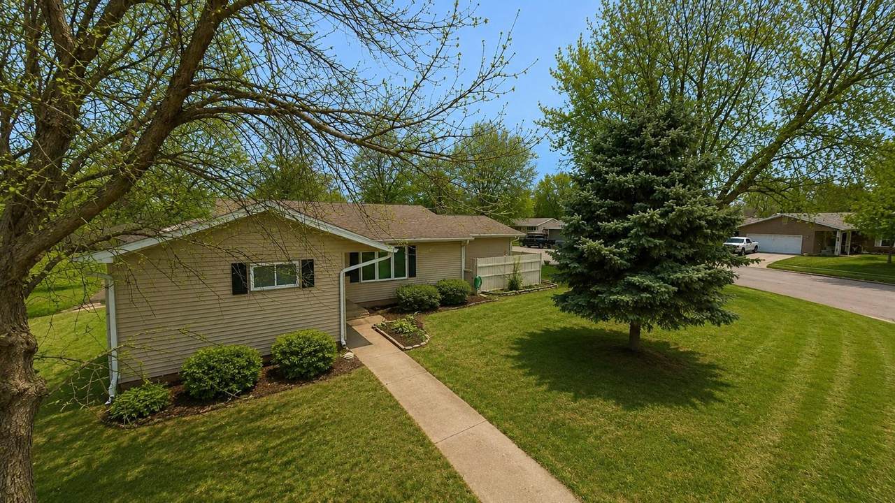 109 Sunset Drive - Photo 1