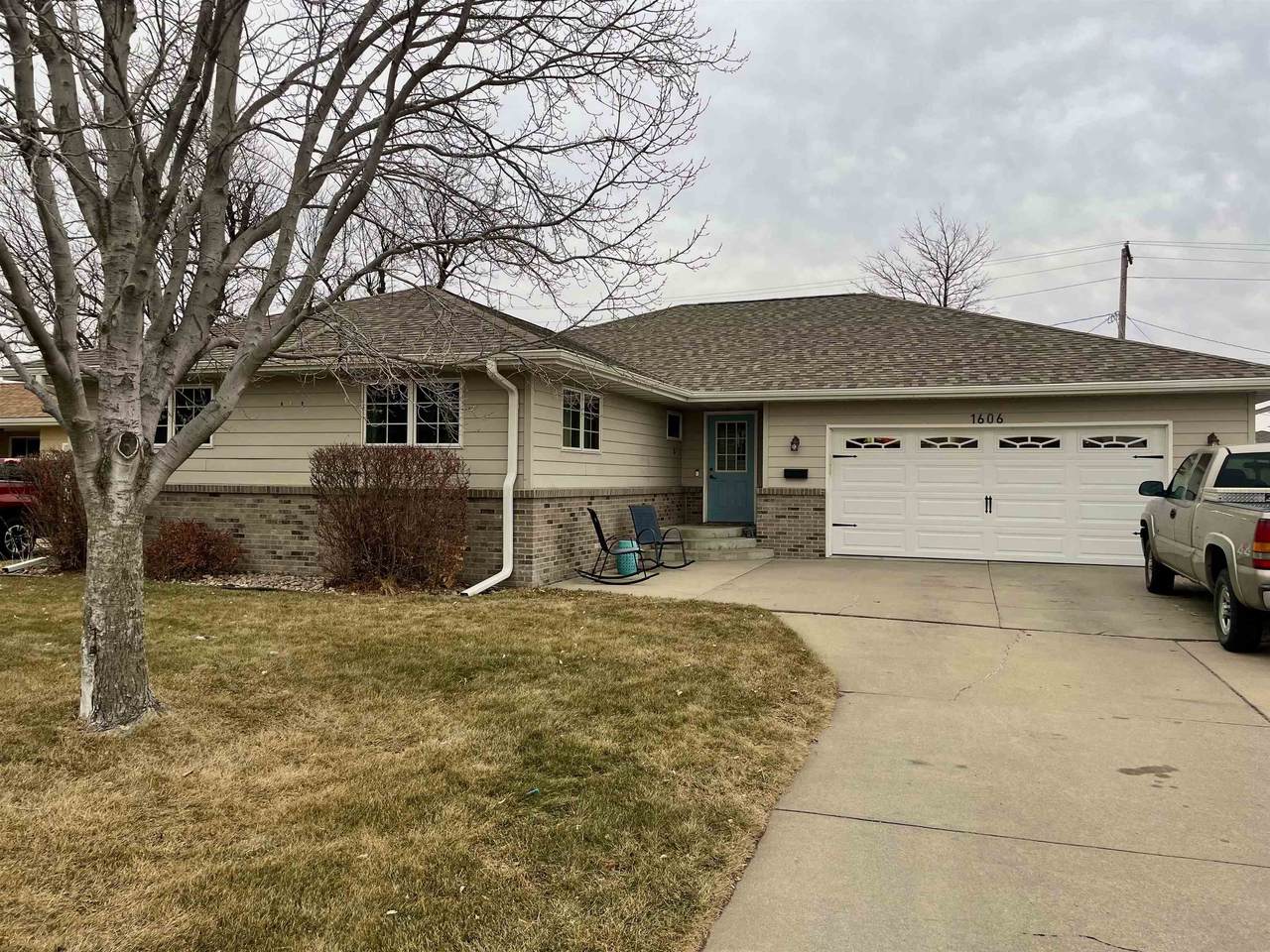 1606 Lincoln Avenue - Photo 1