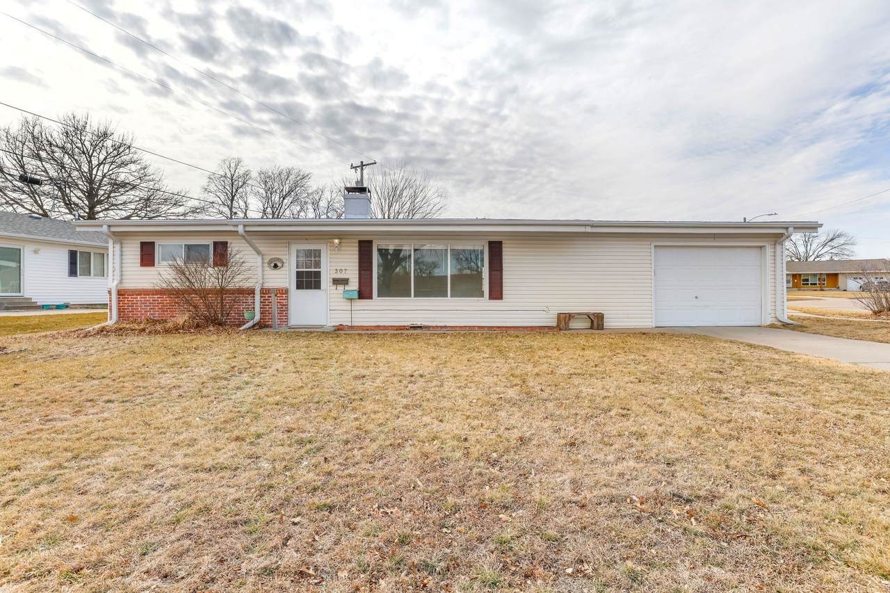 307 Hillside Drive - Photo 1