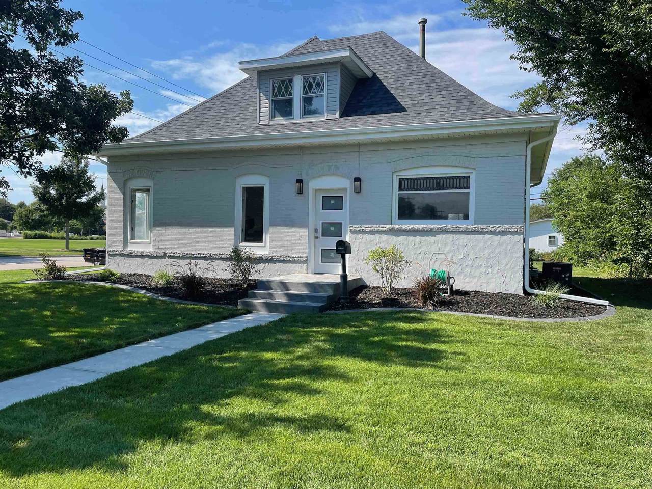 803 7th Street - Photo 1