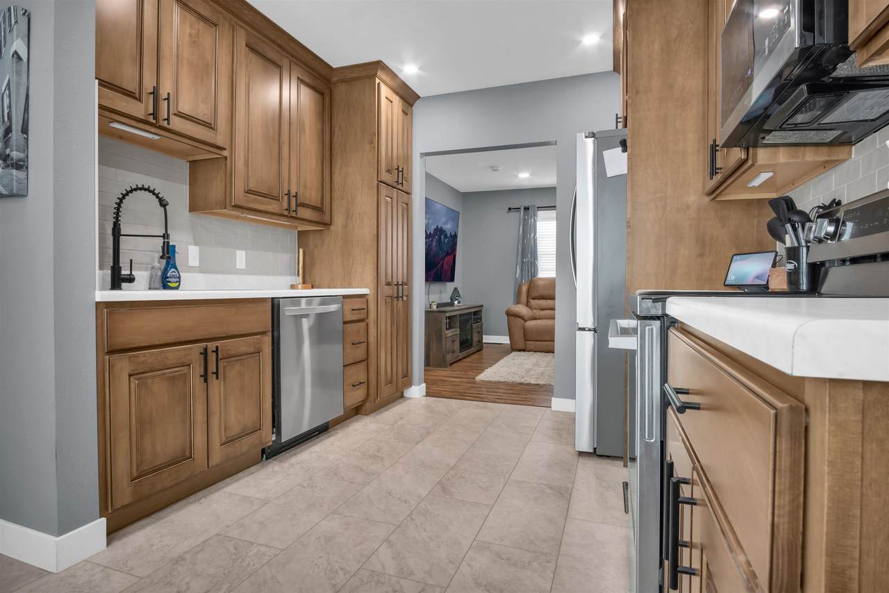 1019 Hancock Street - Photo 1