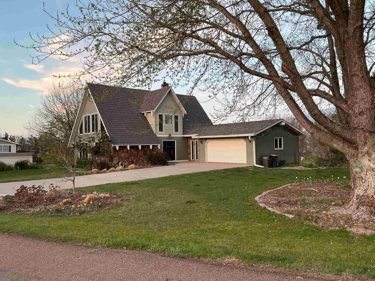 2475 Deer Trail - Photo 1