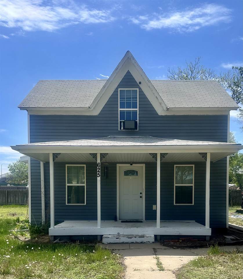625 23rd St - Photo 1