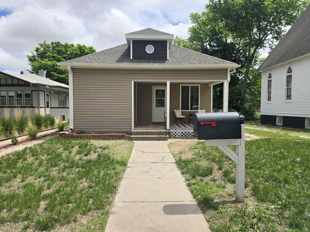1509 D Avenue - Photo 1
