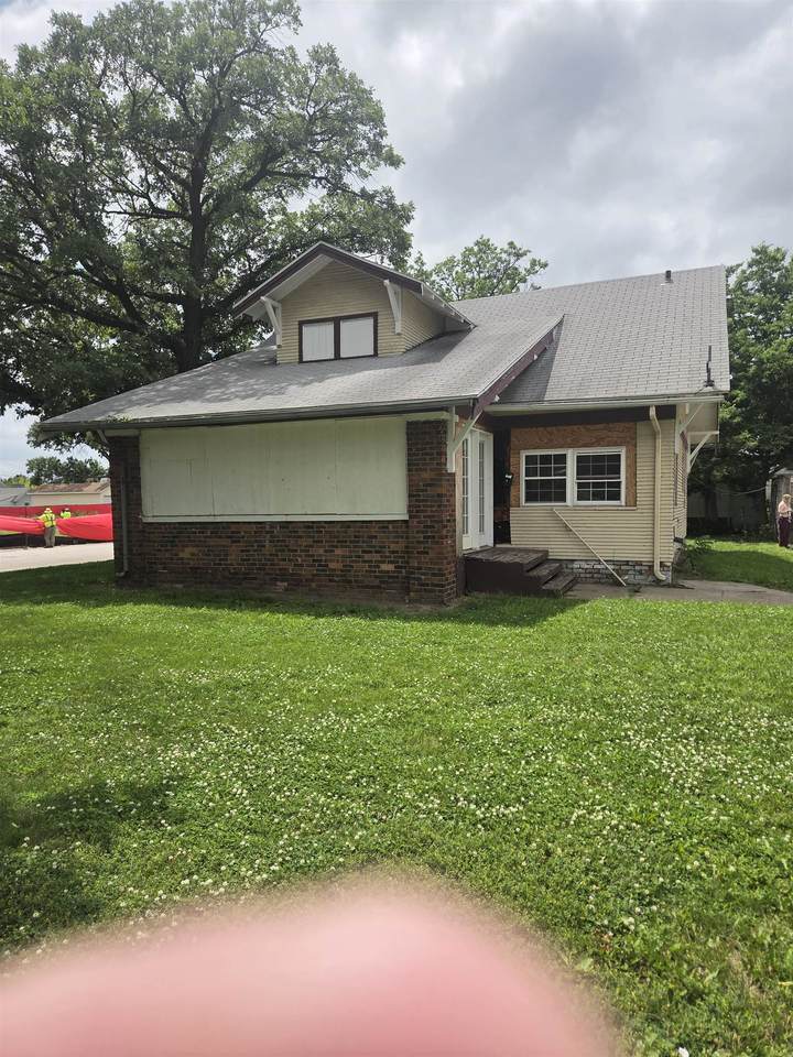 1323 Burlington Avenue - Photo 1