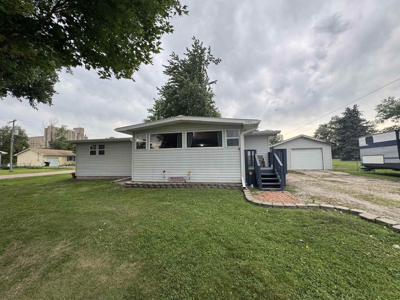 1103 Adams Avenue - Photo 1