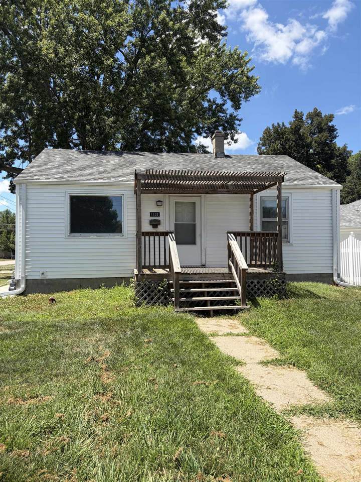 1103 Baltimore Avenue - Photo 1